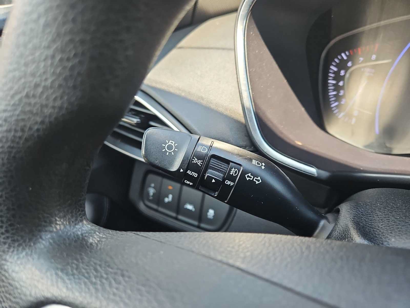 Used 2019 Hyundai Santa Fe SEL FWD image 27