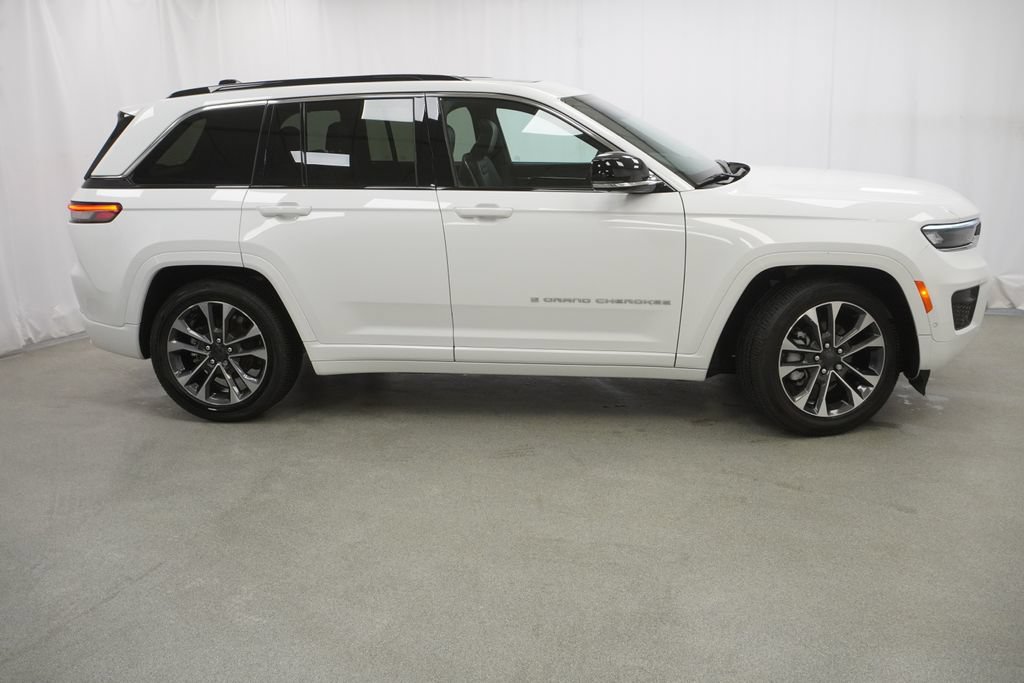 Used 2025 Jeep Grand Cherokee Overland w/ Adv Protech Group III AWD/4WD image 11