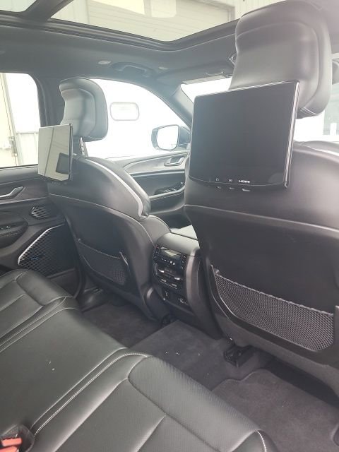 Used 2023 Jeep Grand Cherokee Overland w/ Advanced Protech Group III image 2
