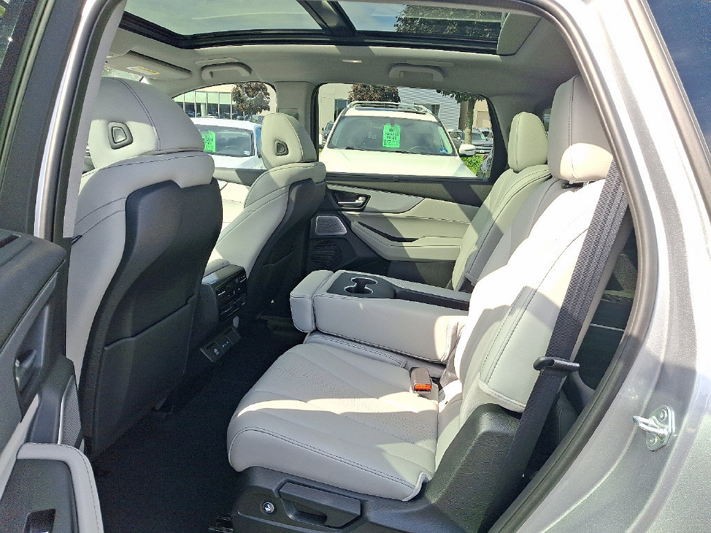 Certified 2025 Acura MDX w/ Technology Package AWD/4WD image 10