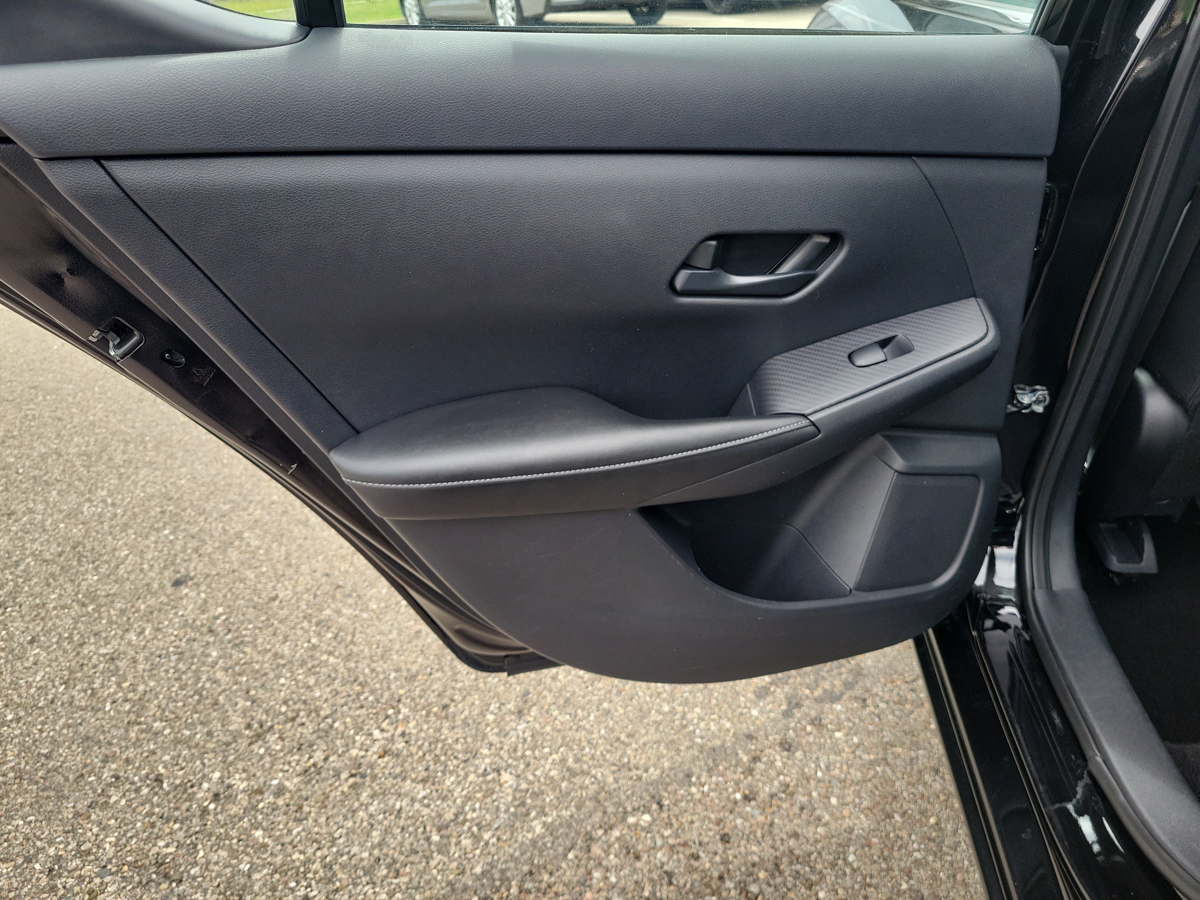 Used 2024 Nissan Sentra SV FWD image 14