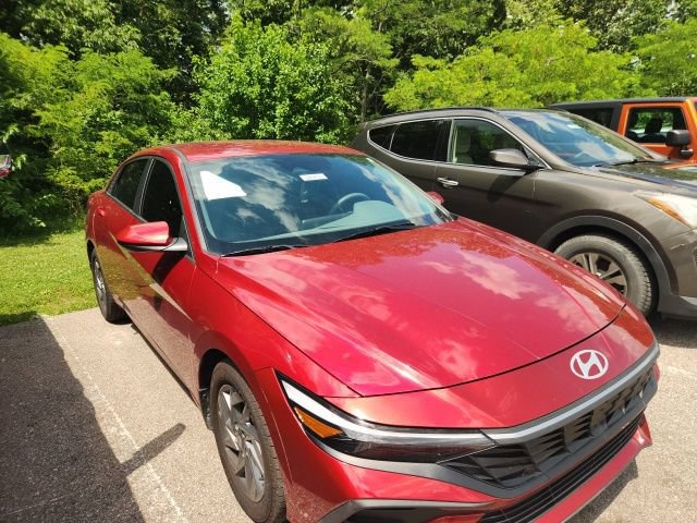 Used 2024 Hyundai Elantra SEL FWD image 1