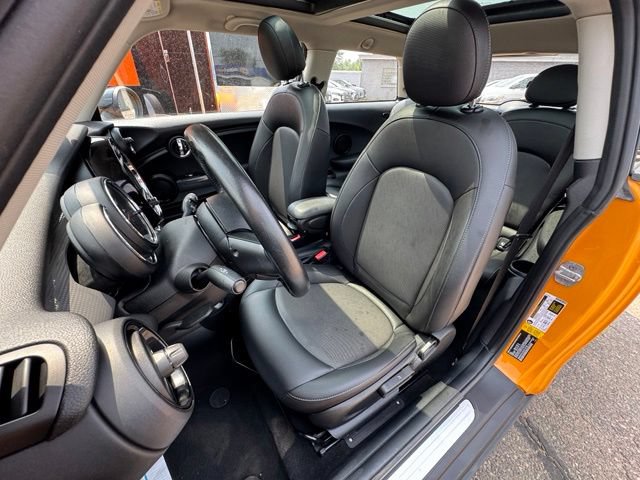 Used 2017 MINI Cooper 2-Door Hardtop FWD image 9