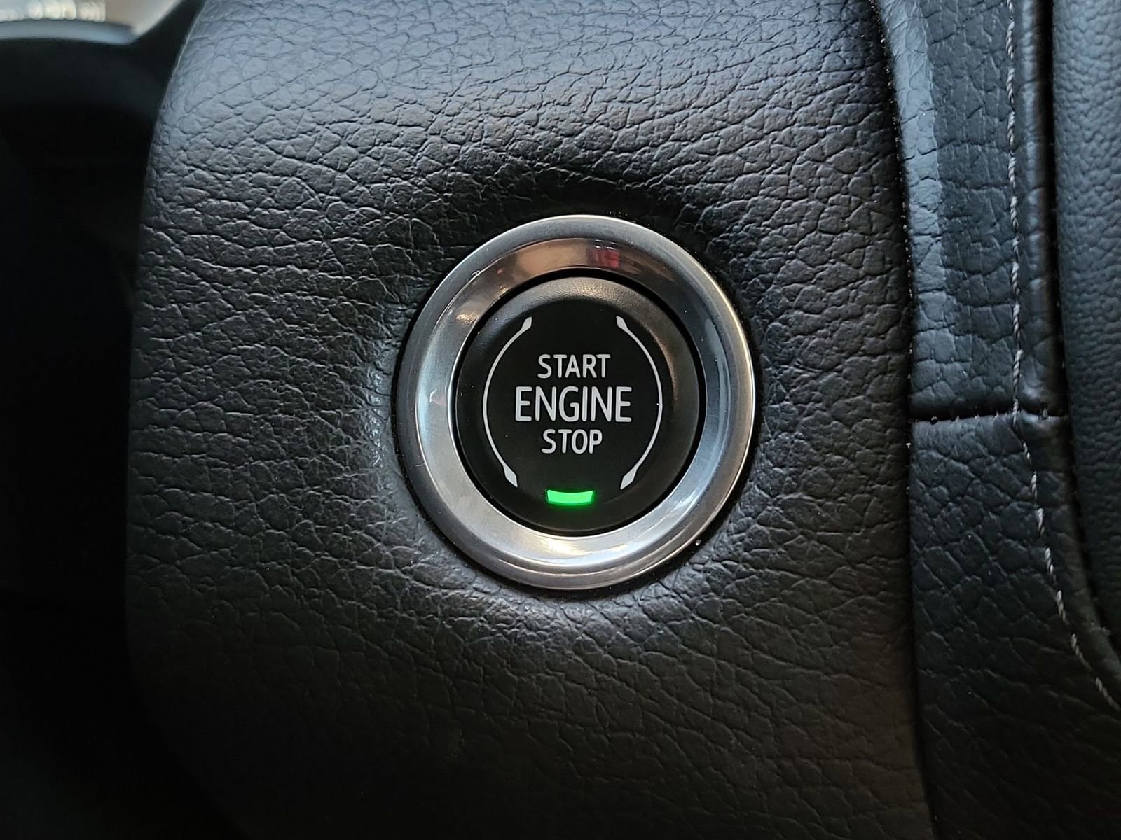 Used 2023 GMC Yukon XL Denali image 16