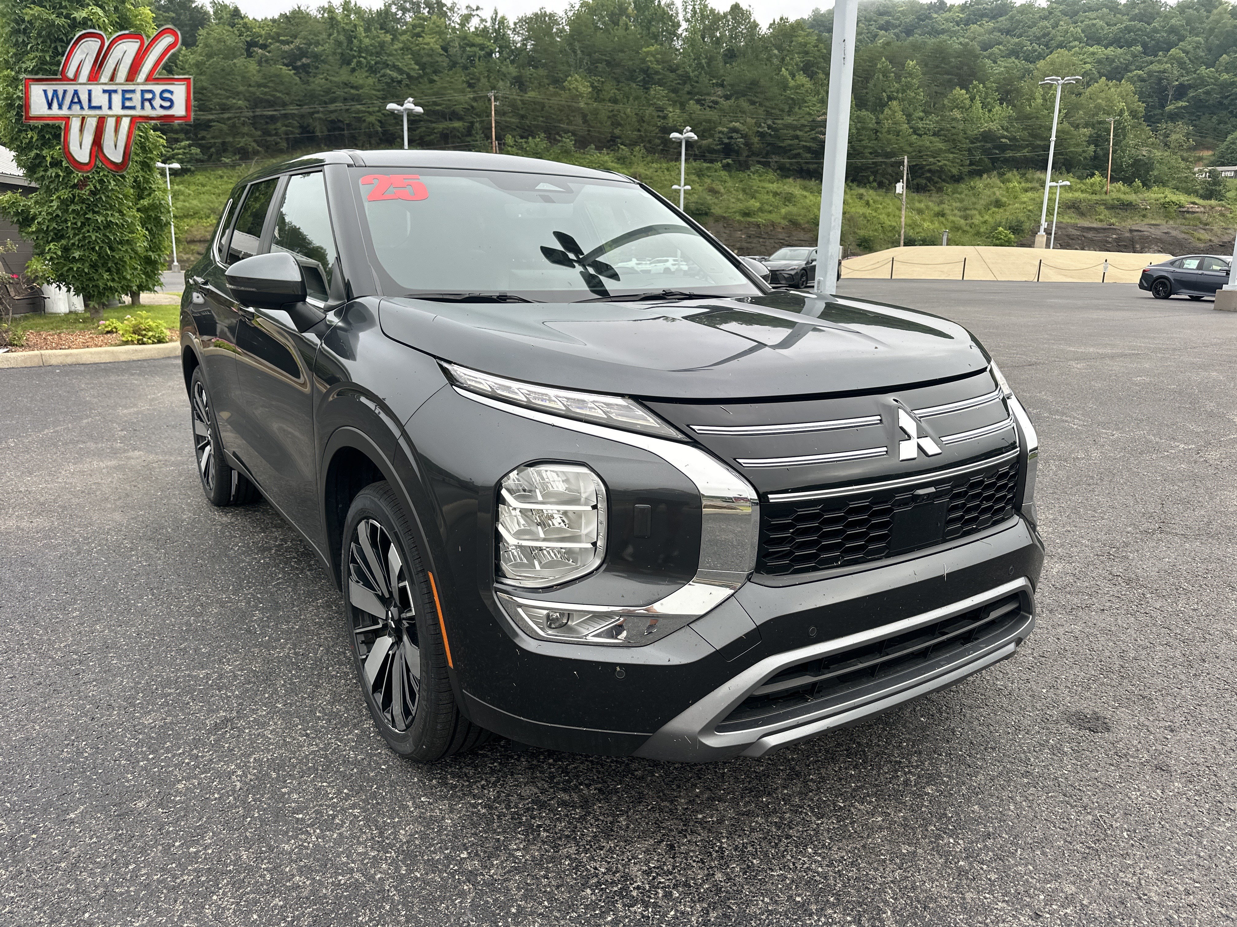 Used 2025 Mitsubishi Outlander SE AWD/4WD image 1
