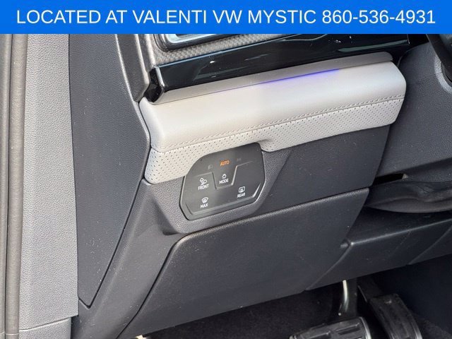 Certified 2025 Volkswagen Atlas Peak Edition SE AWD/4WD image 40