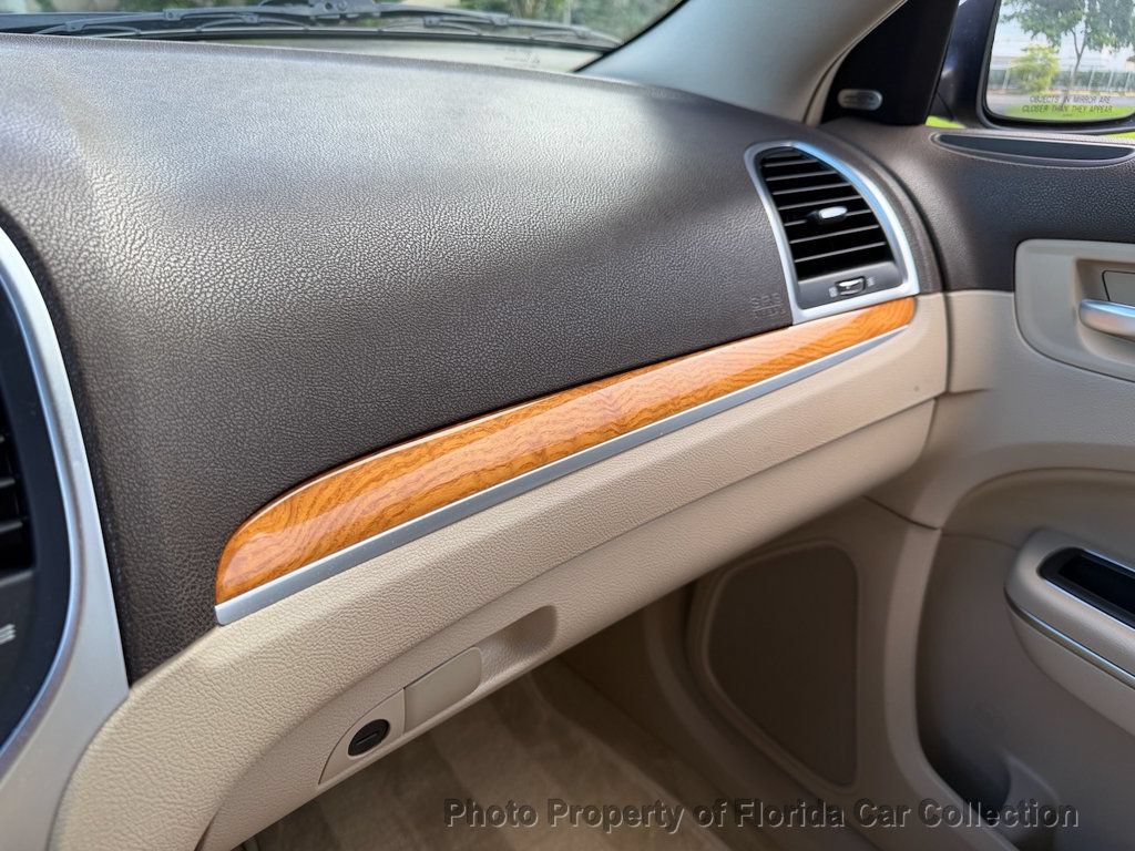 Used 2013 Chrysler 300 C RWD image 57