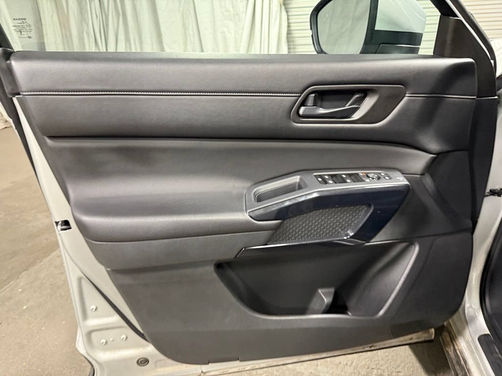 Used 2024 Nissan Pathfinder SV FWD image 26