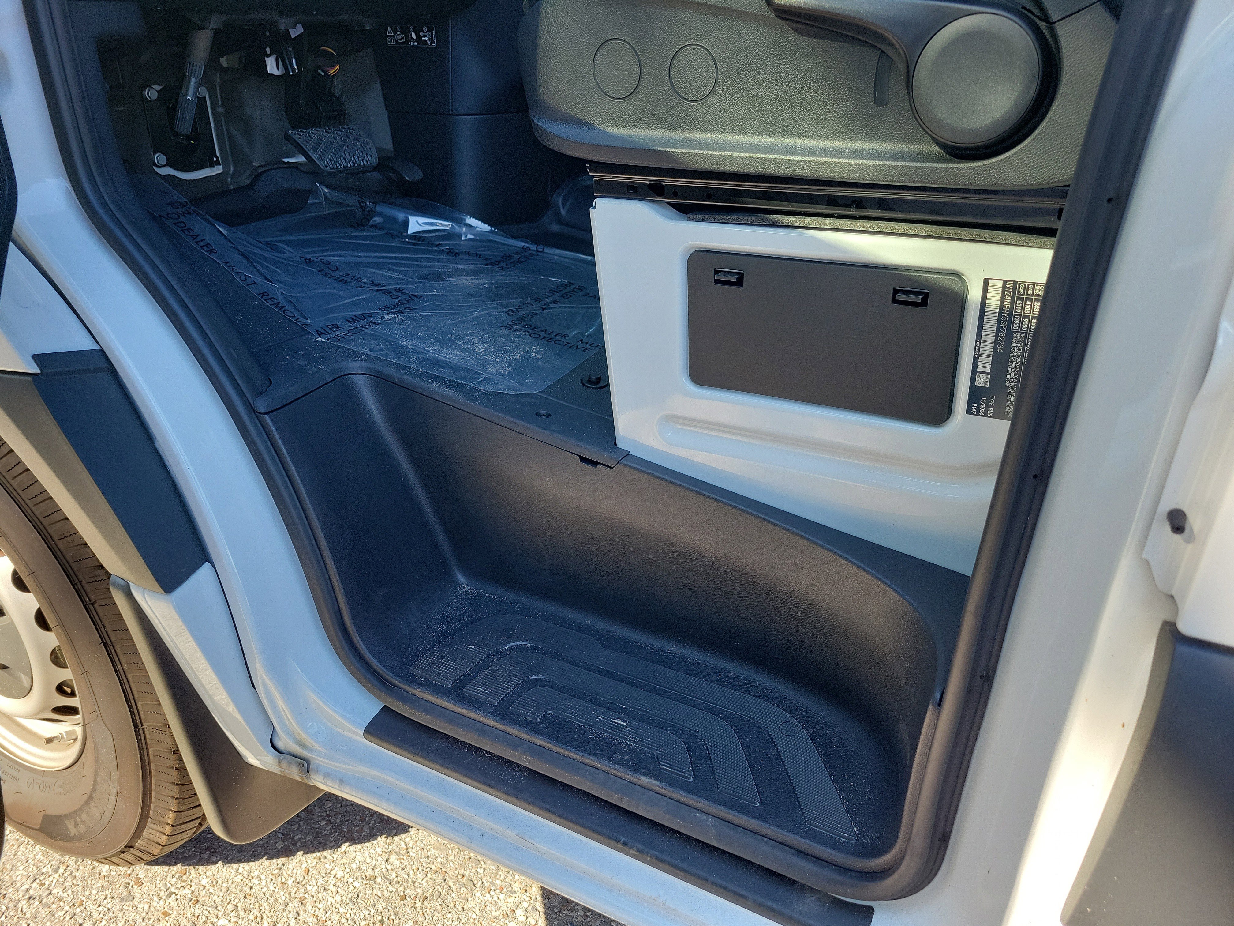 Used 2025 Mercedes-Benz Sprinter 2500 image 30