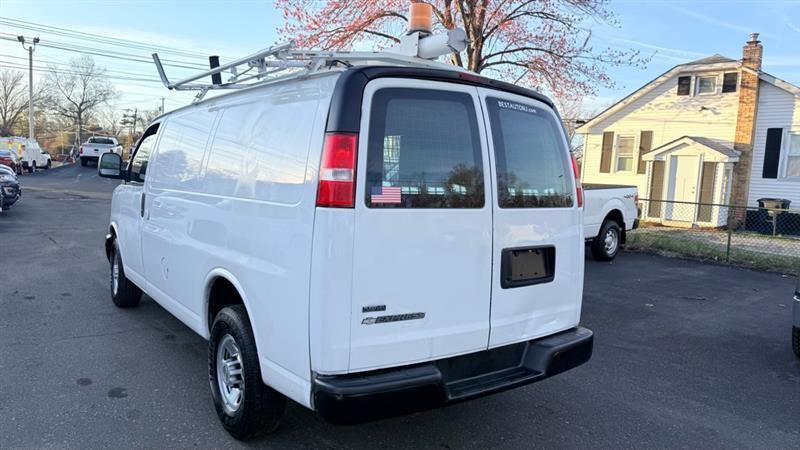 Used 2011 Chevrolet Express 2500 RWD image 2