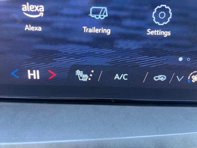 Certified 2025 Chevrolet Traverse LT image 22