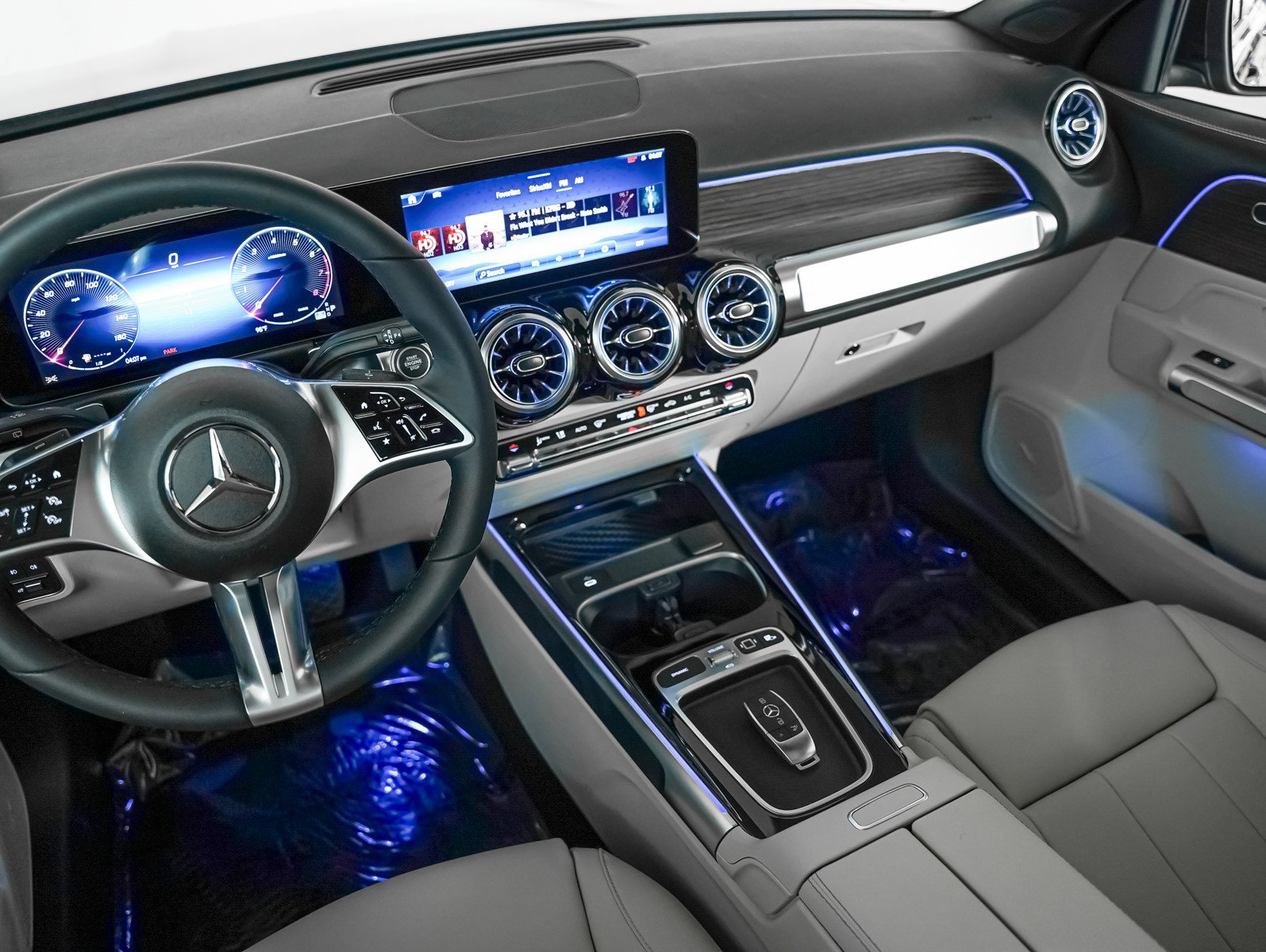 New 2025 Mercedes-Benz GLB 250 image 17