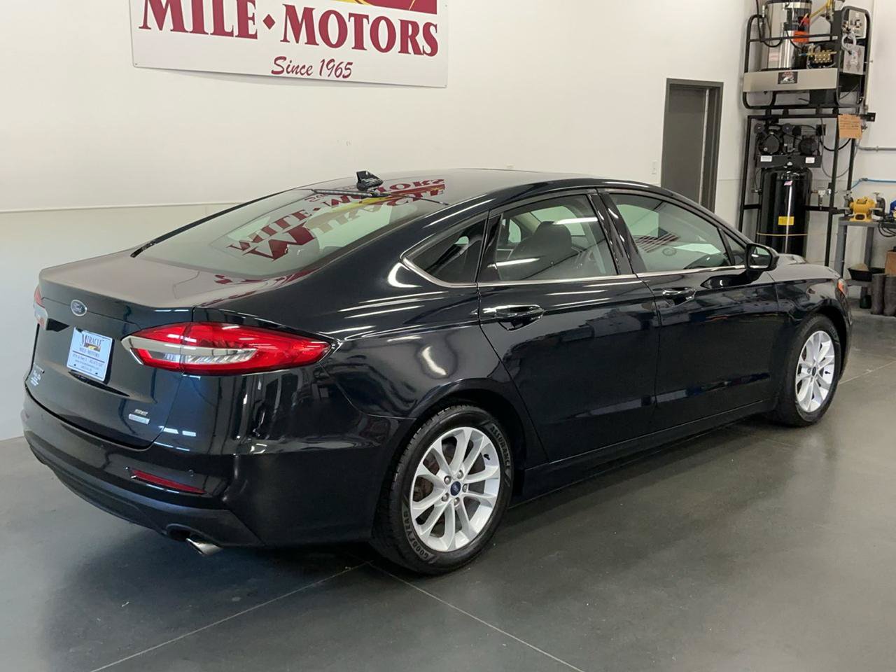 Used 2020 Ford Fusion SE FWD image 8