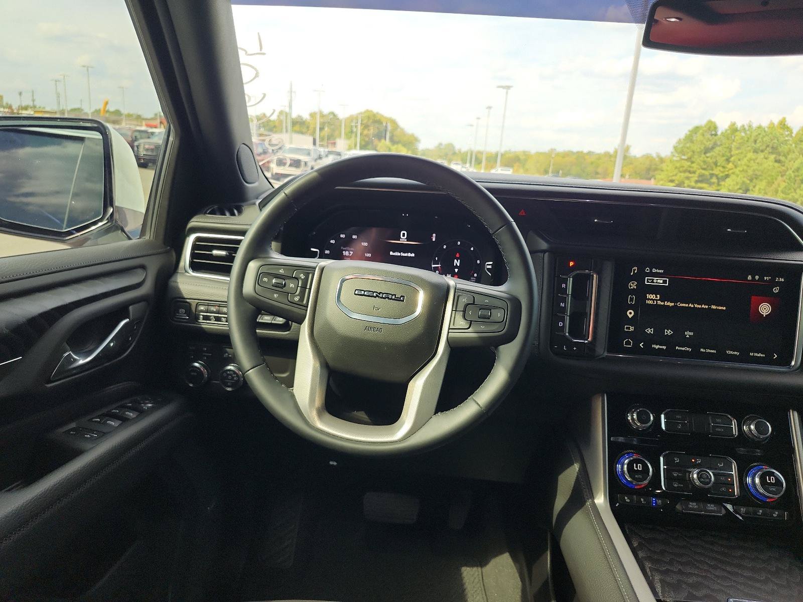 Used 2024 GMC Yukon Denali AWD/4WD image 15