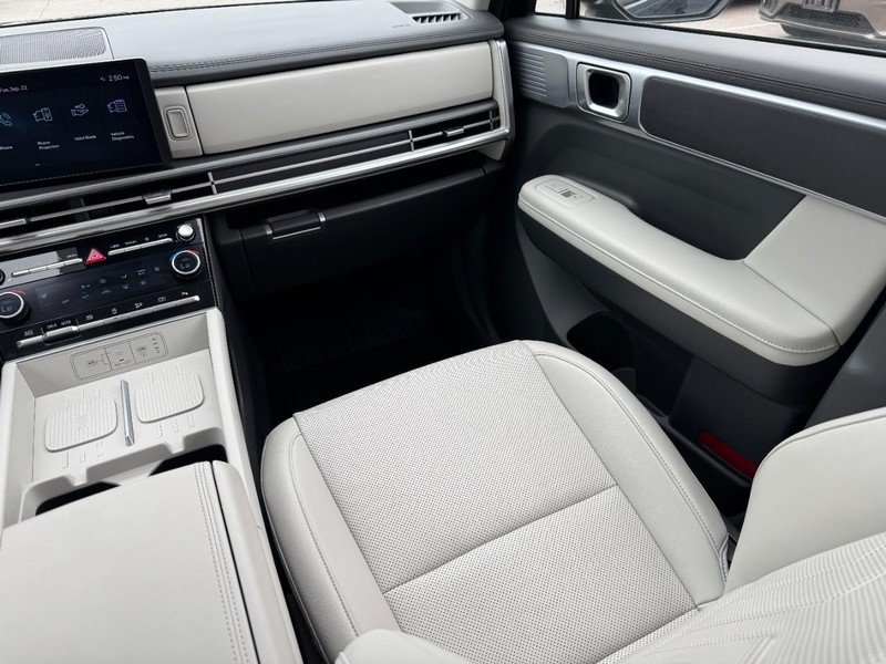 Used 2025 Hyundai Santa Fe SEL AWD/4WD image 15