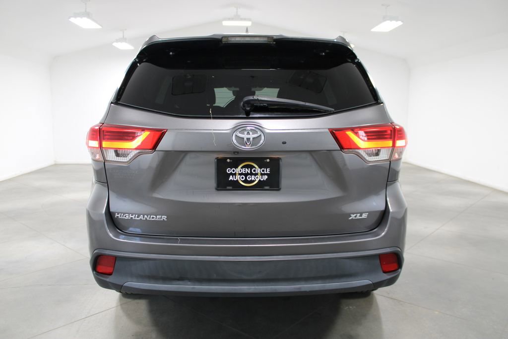 Used 2018 Toyota Highlander XLE FWD image 8