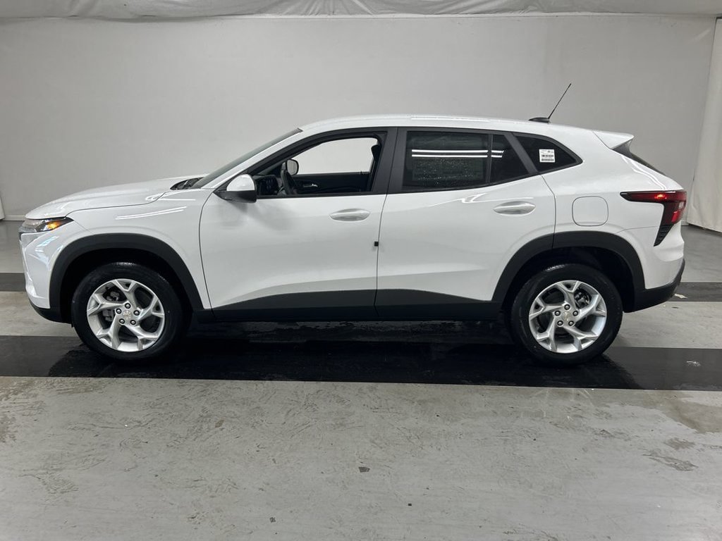New 2026 Chevrolet Trax LS w/ LS Convenience Package FWD image 5
