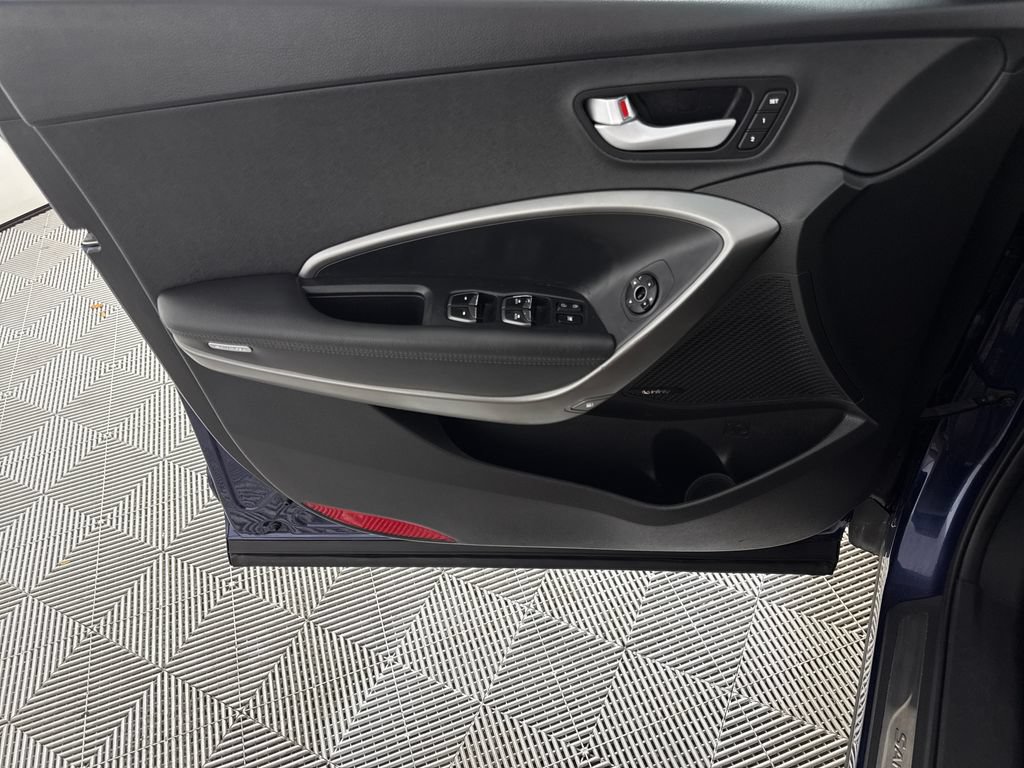 Used 2018 Hyundai Santa Fe Sport w/ Cargo Package FWD image 9