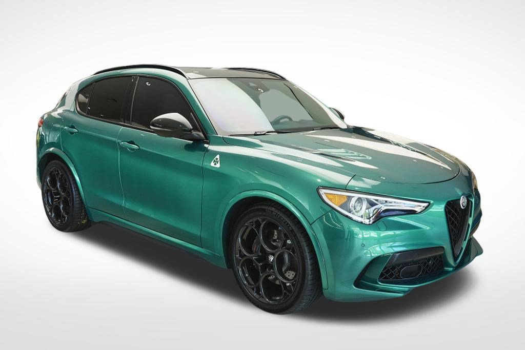 Used 2023 Alfa Romeo Stelvio Quadrifoglio w/ Active Assist Plus Package AWD/4WD image 6