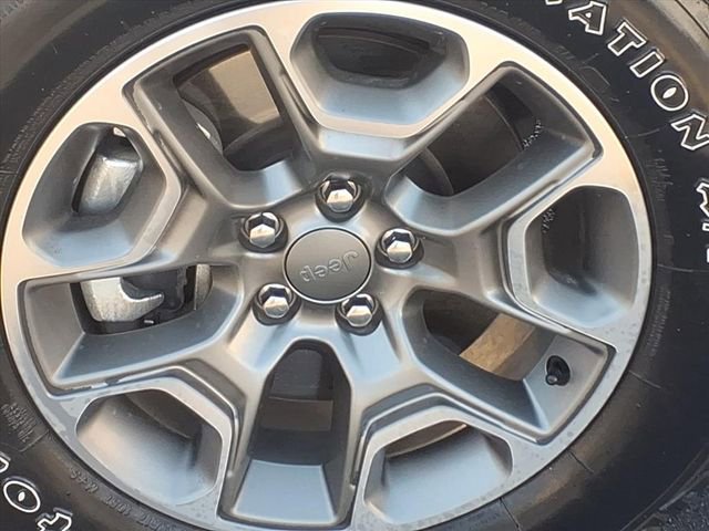 Used 2022 Jeep Cherokee Trailhawk image 4