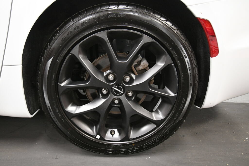 Used 2025 Chrysler Pacifica Limited FWD image 35
