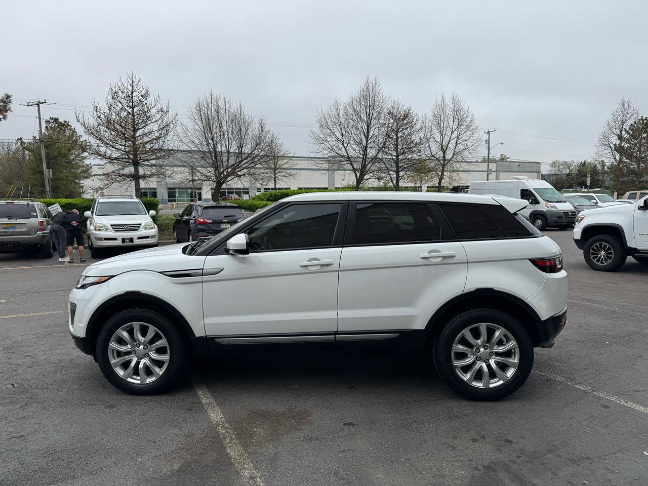 Used 2016 Land Rover Range Rover Evoque SE AWD/4WD image 9