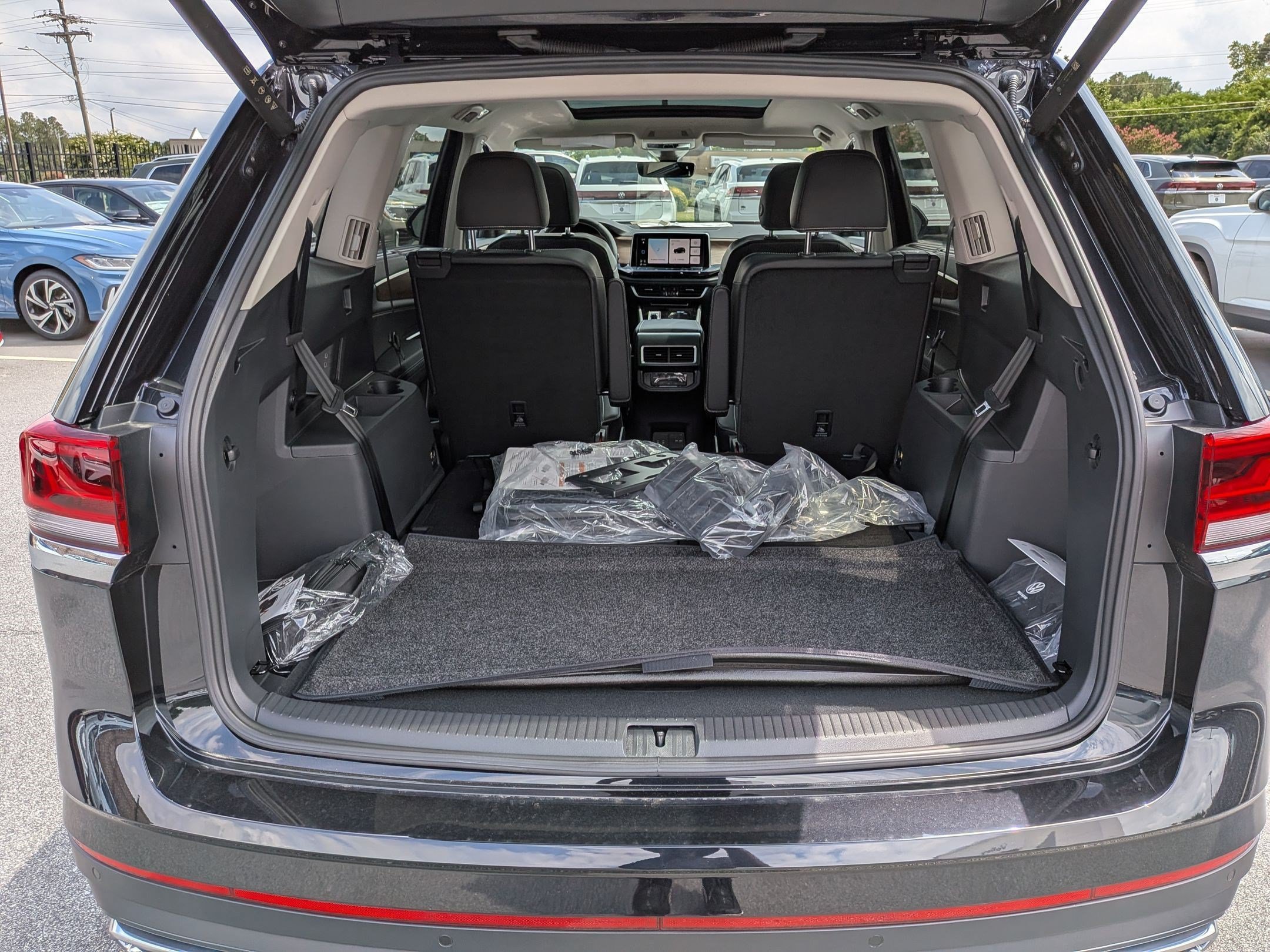 New 2026 Volkswagen Atlas SE FWD image 31