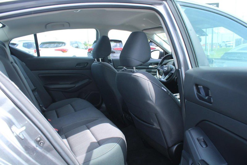 Used 2025 Nissan Altima 2.5 SV FWD image 13