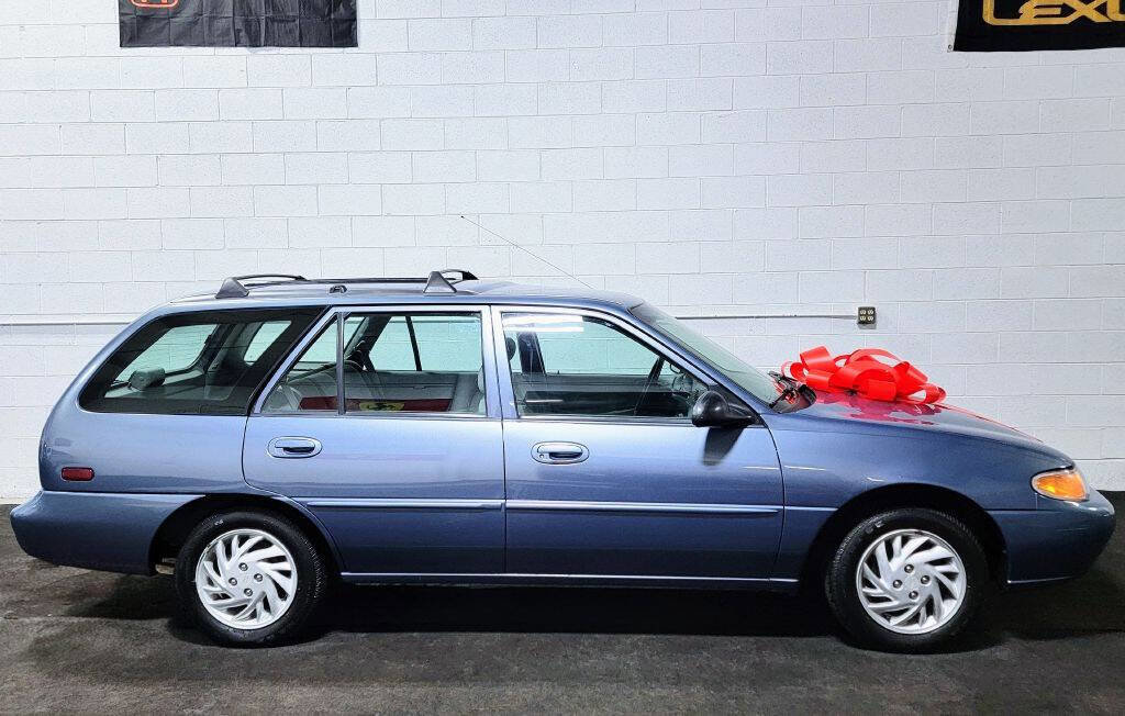 Used 1999 Ford Escort SE image 2