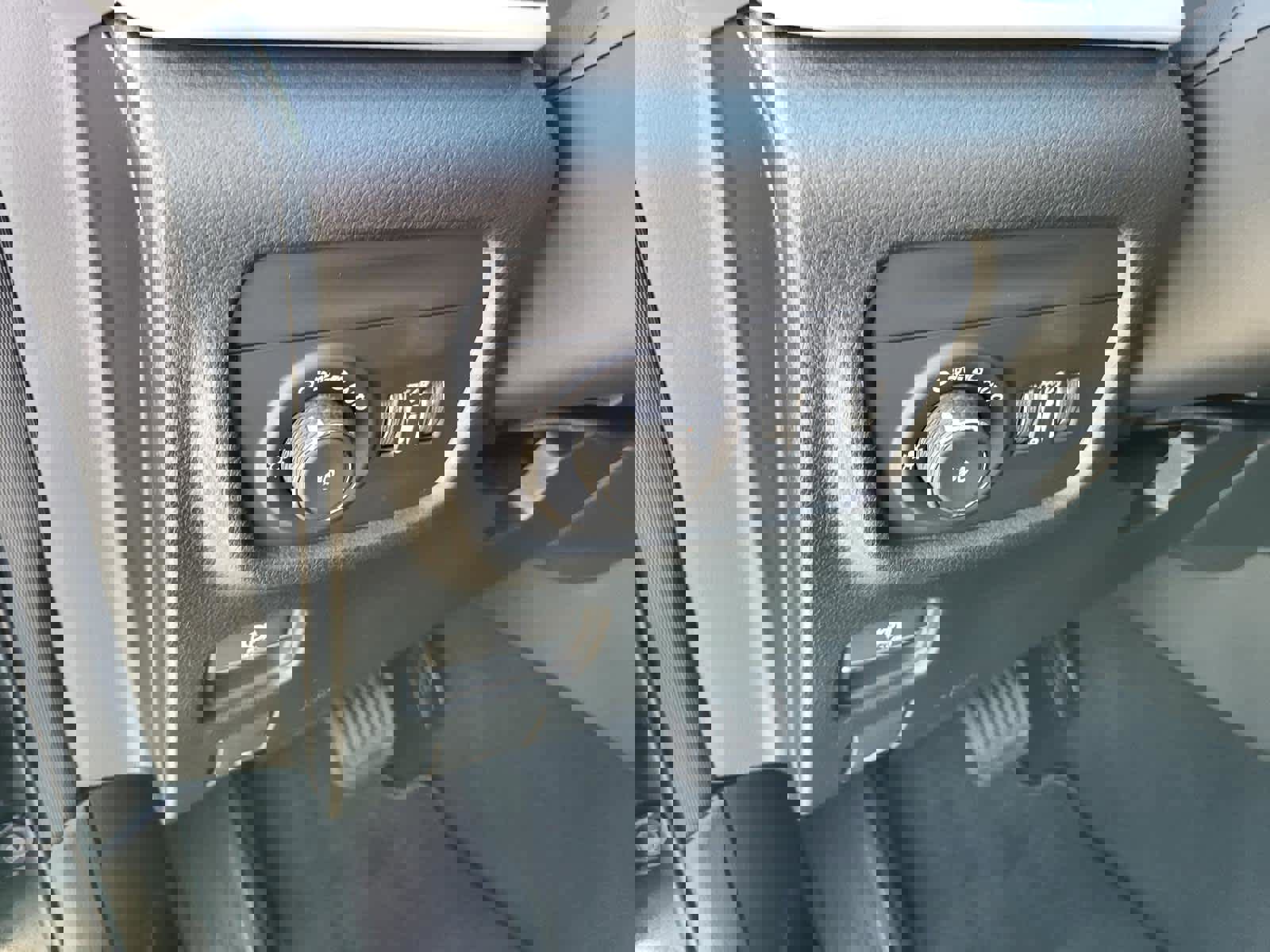 New 2025 Jeep Grand Cherokee L Limited w/ Black Appearance Package image 17