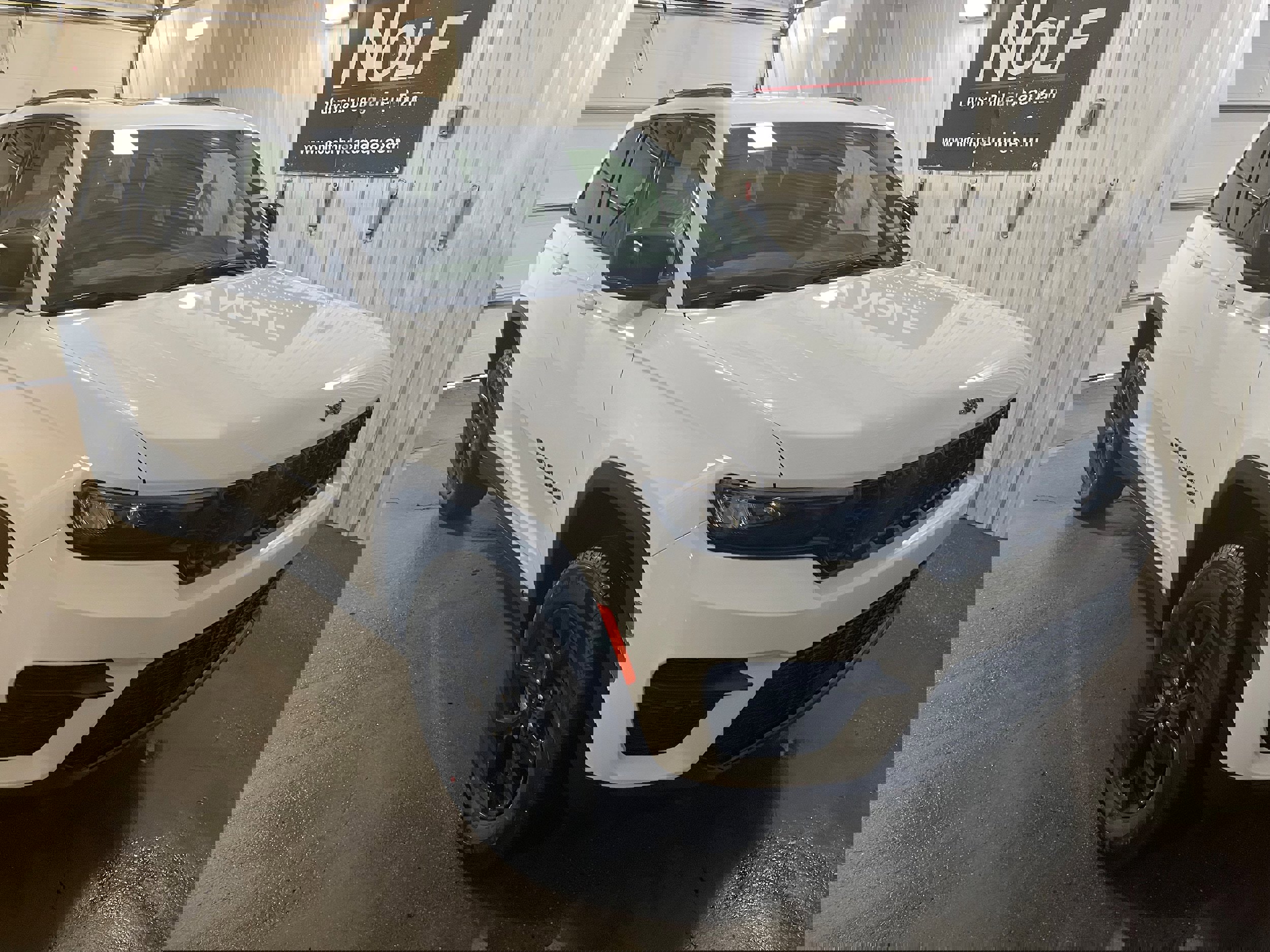 New 2025 Jeep Grand Cherokee Altitude image 2