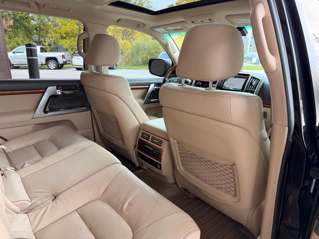 Used 2015 Toyota Land Cruiser image 15