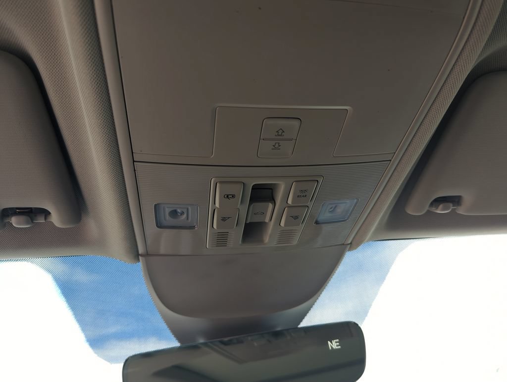 Certified 2023 Volkswagen Taos SE w/ Panoramic Sunroof Package FWD image 27