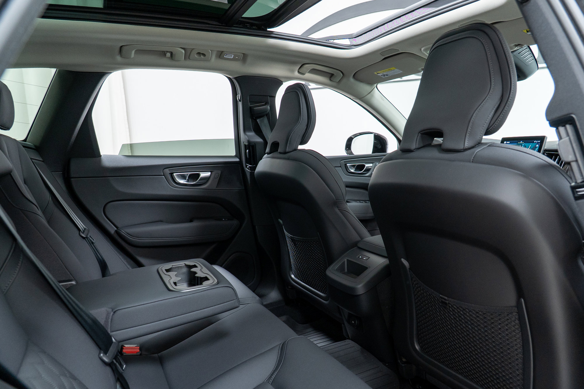 New 2026 Volvo XC60 B5 Core w/ Climate Package image 23