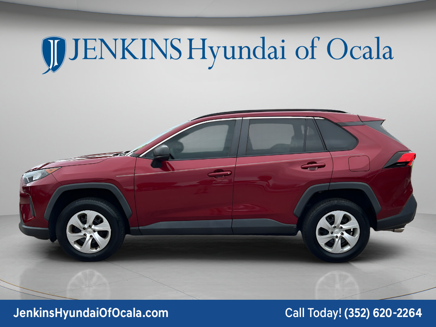 Used 2020 Toyota RAV4 LE FWD image 6