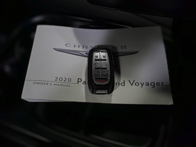 Used 2020 Chrysler Pacifica Touring w/ S Appearance Package image 41