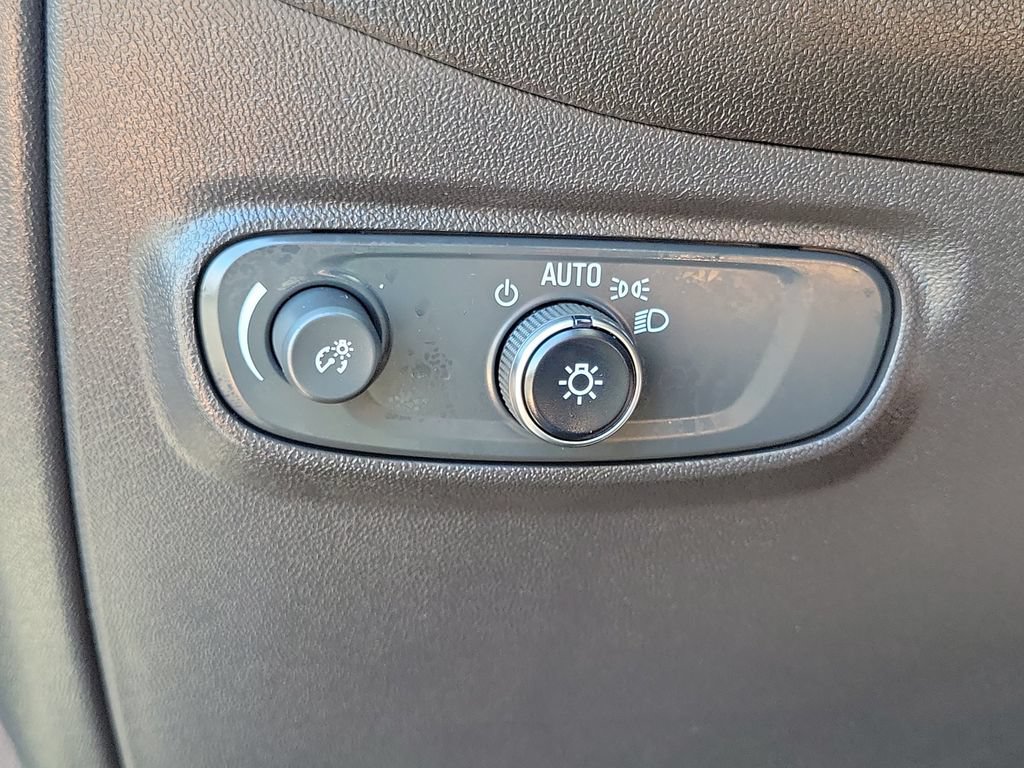 Used 2023 Chevrolet Equinox RS FWD image 15