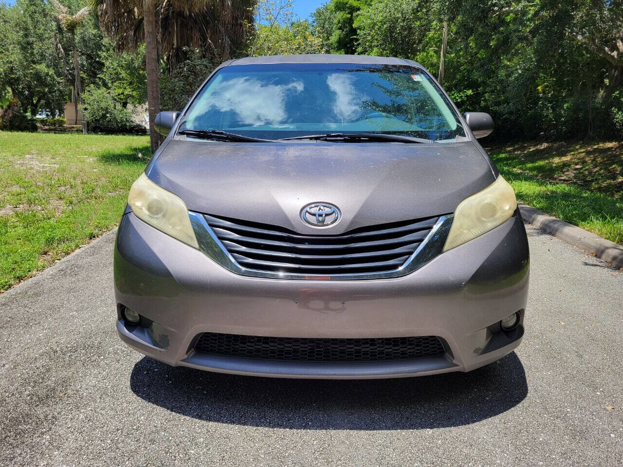 Used 2012 Toyota Sienna LE video 2