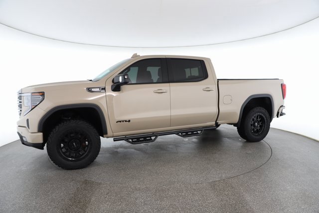 Used 2022 GMC Sierra 1500 AT4 w/ Technology Package image 4