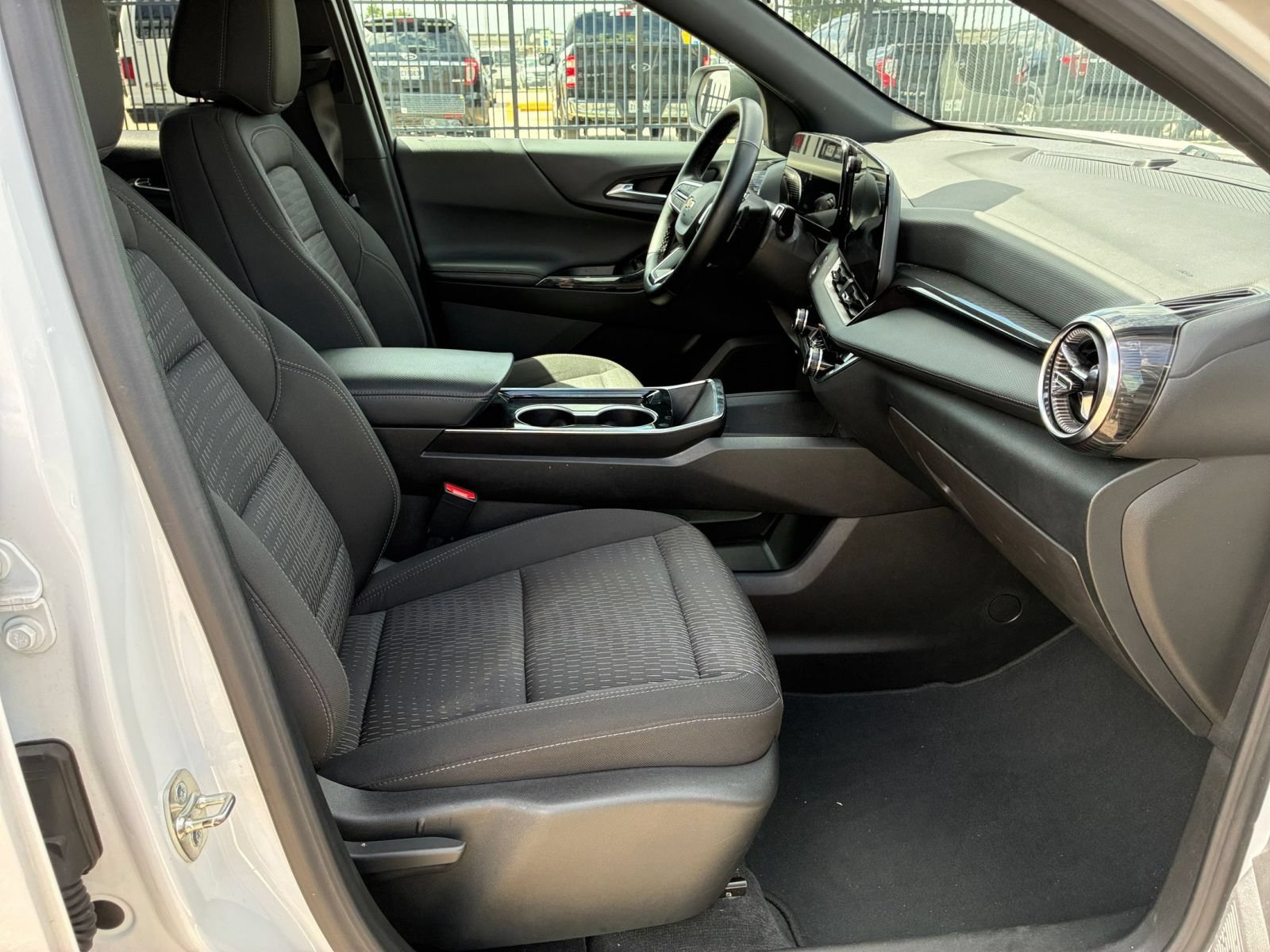 Used 2025 Chevrolet Equinox LT FWD image 31