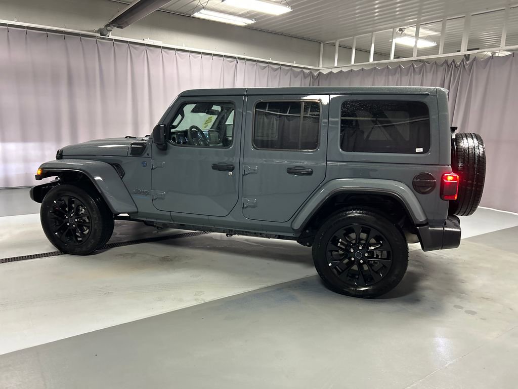 Used 2025 Jeep Wrangler Unlimited Sahara w/ Safety Group AWD/4WD image 4