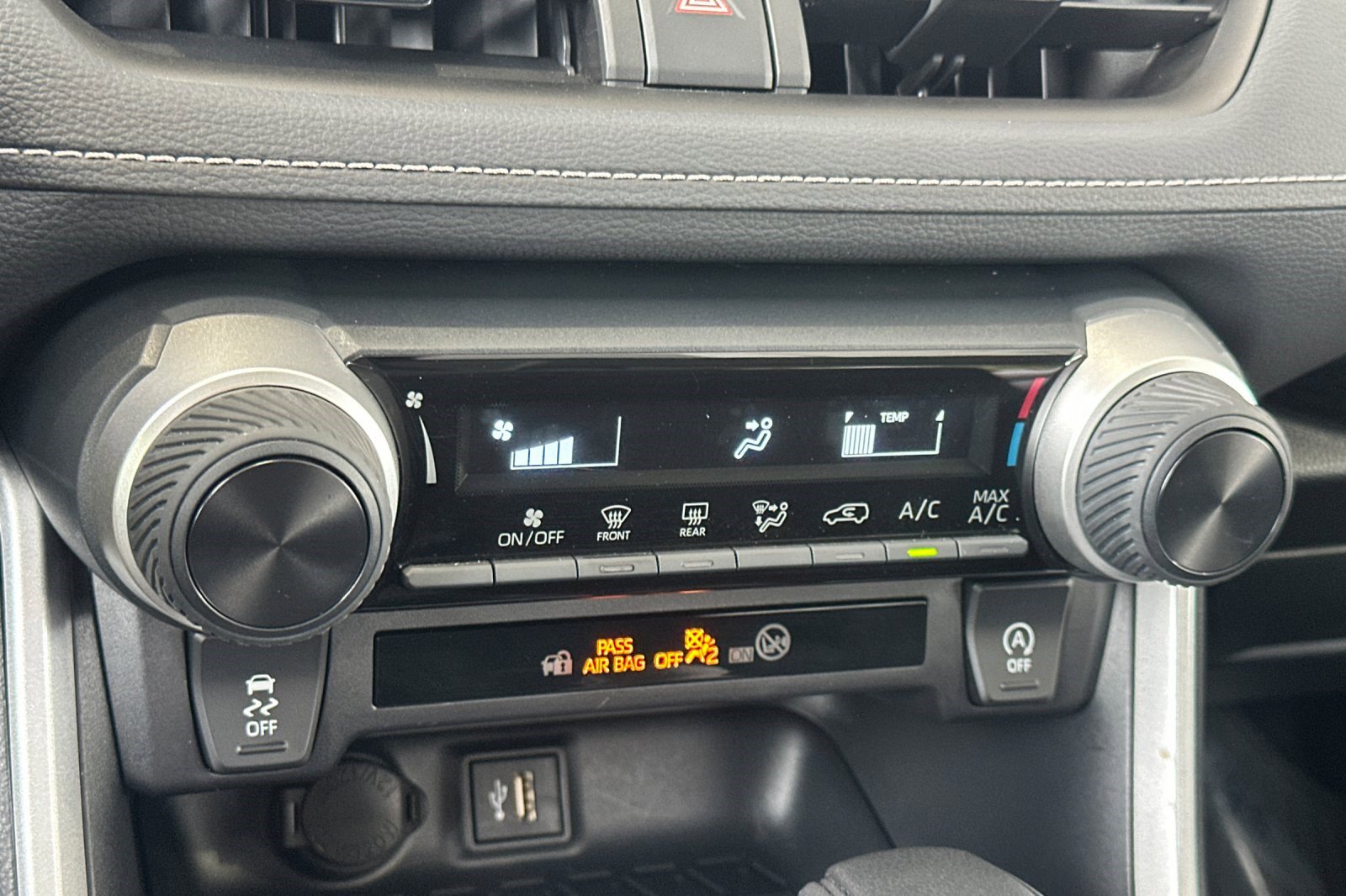Used 2025 Toyota RAV4 LE AWD/4WD image 25
