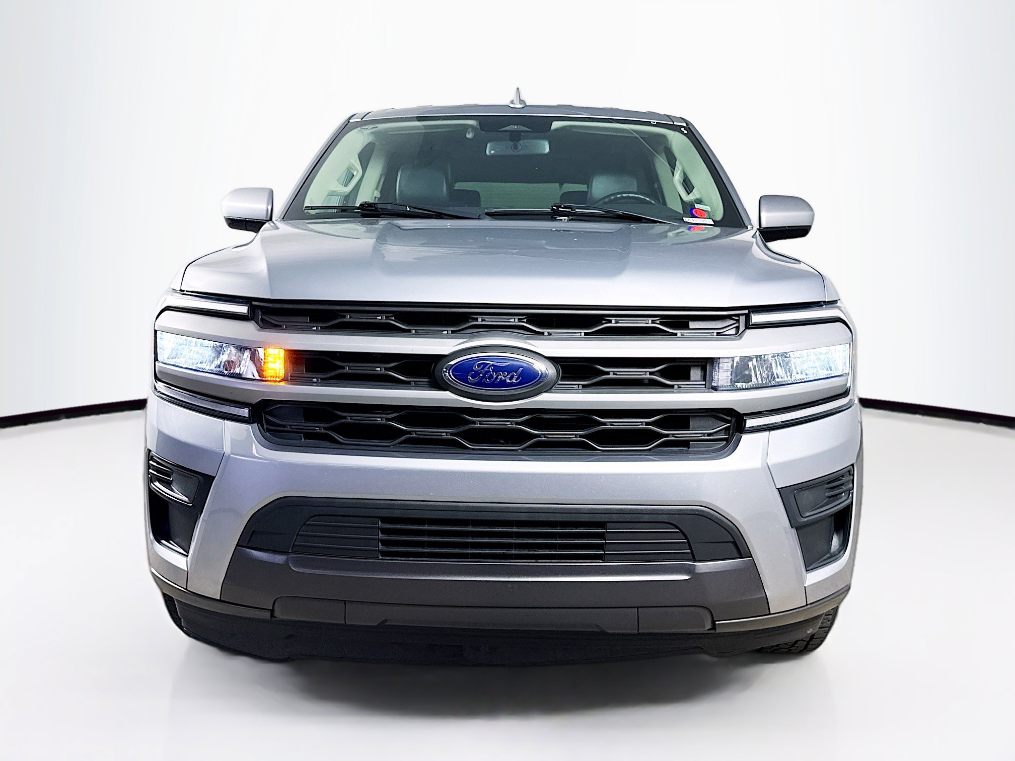 Used 2024 Ford Expedition XLT image 3