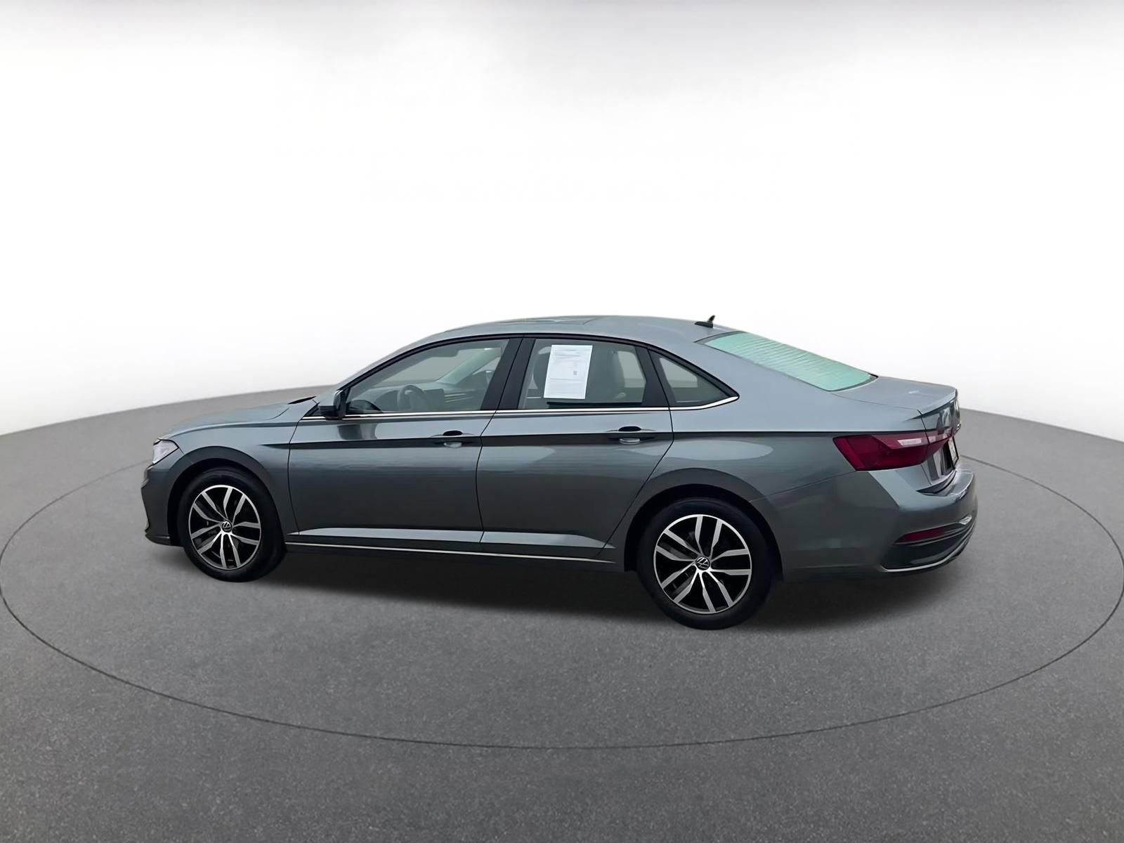 Used 2025 Volkswagen Jetta SE image 10