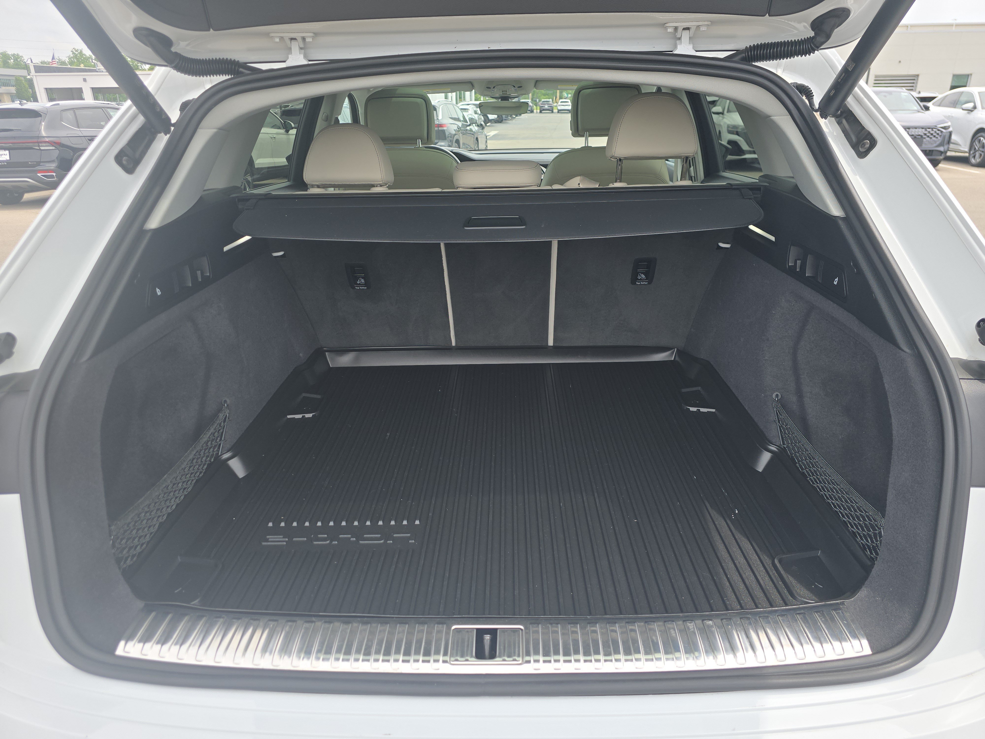 Certified 2024 Audi Q8 e-tron Premium AWD/4WD image 17