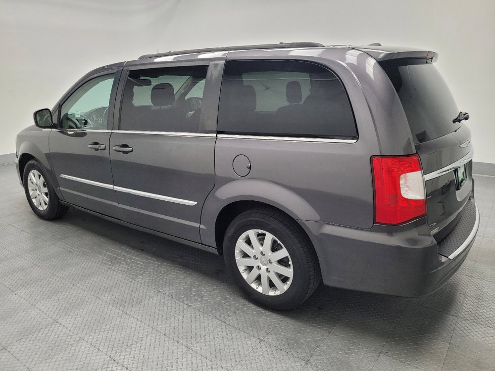 Used 2016 Chrysler Town & Country Touring FWD image 3
