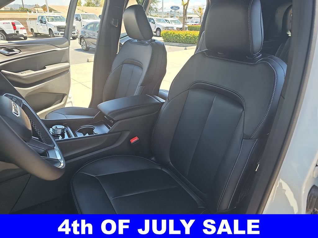 New 2026 Jeep Grand Cherokee L Limited w/ Limited Altitude Package AWD/4WD image 16