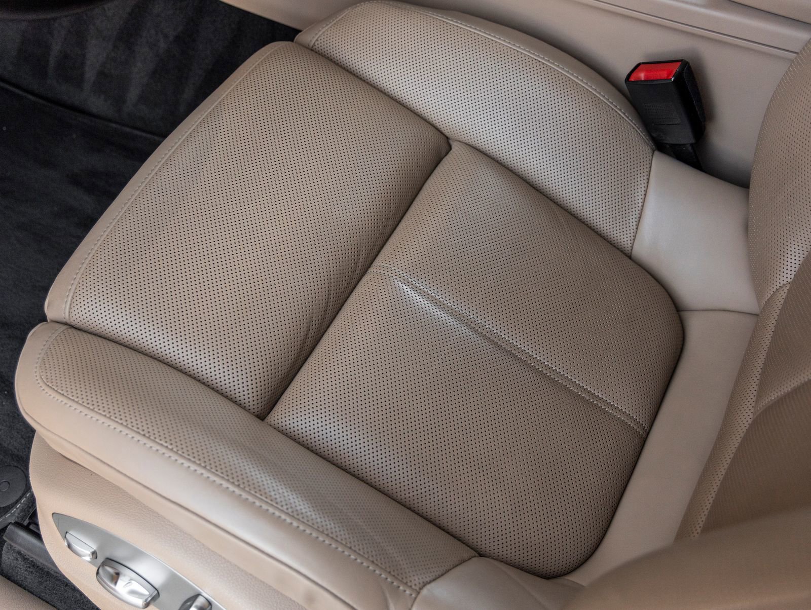 Certified 2023 Porsche Macan image 23