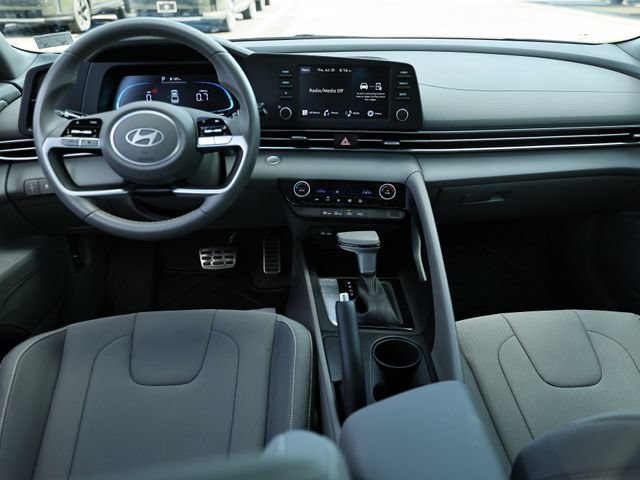 Used 2025 Hyundai Elantra Sport FWD image 25
