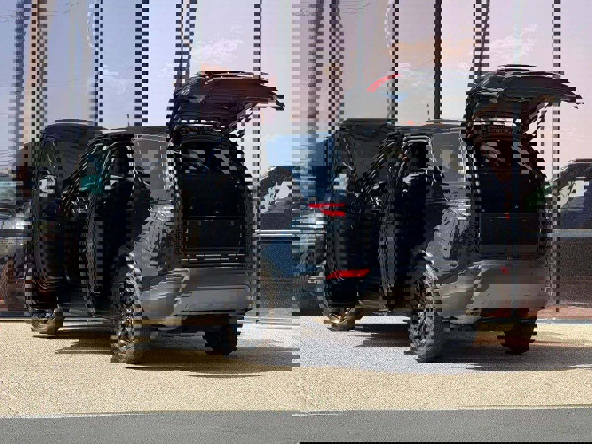 Used 2019 Land Rover Discovery HSE image 8